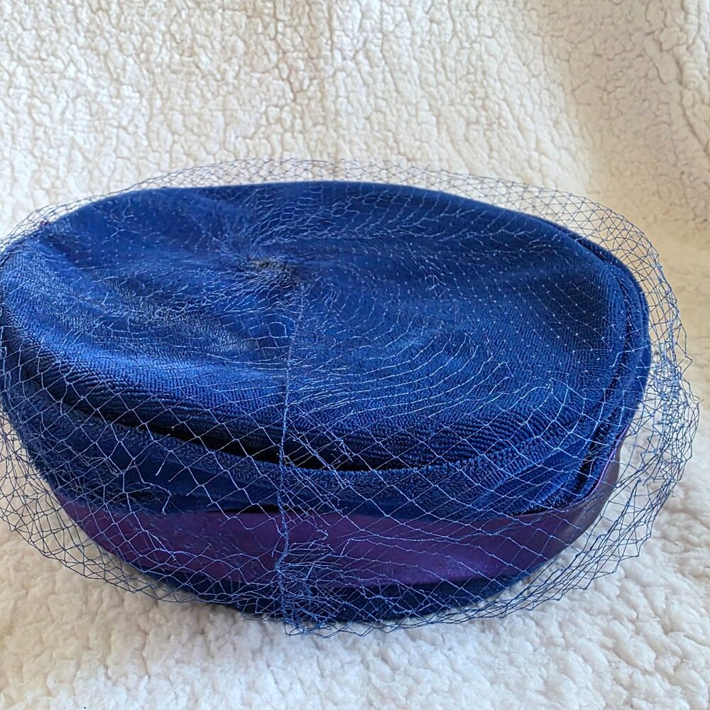 Pillbox Hat in Royal Blue Velvet with Netting - Union Made 1960's - Picture 7 of 7